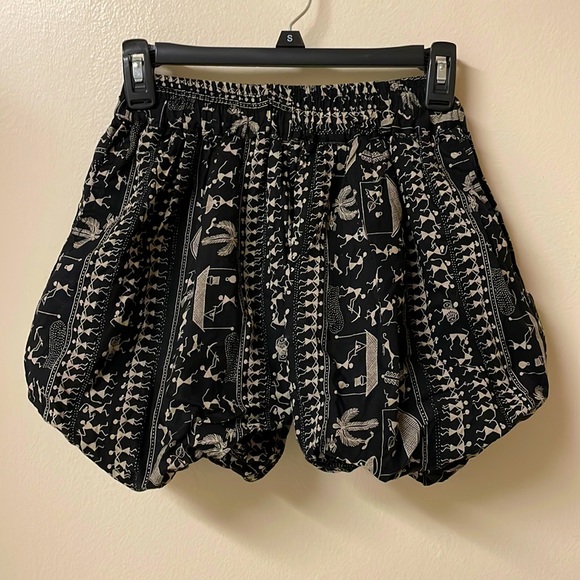 Pants - Size Small Printed Balloon Leg Shorts